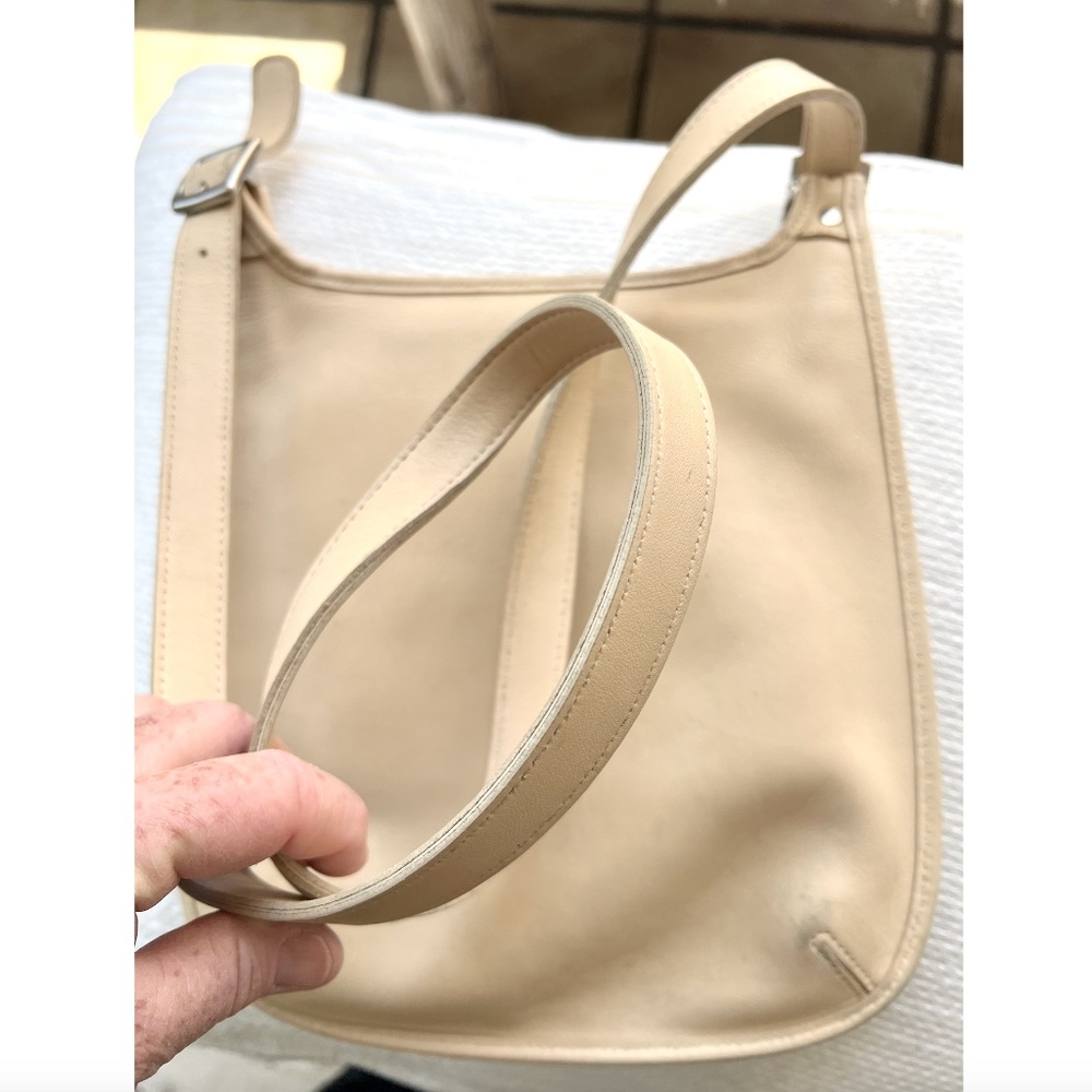 Vintage COACH No. C0P - 9135 Cross Body Bag in Bone - Picture 4 of 13